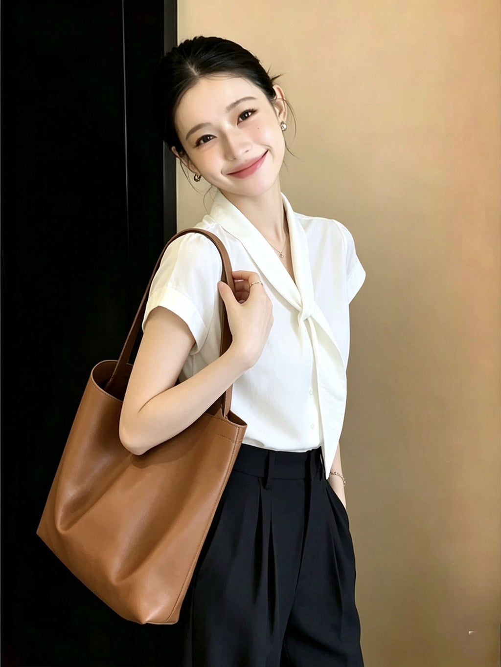 白 リボン付き 半袖シャツ